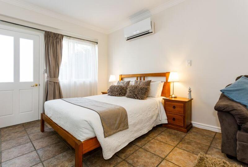 Inn The Tuarts Guest Lodge Busselton Accommodation - Adults Only Kültér fotó